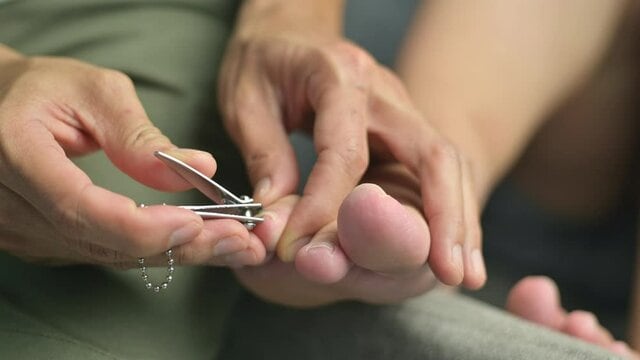 குழந்தையின் நகத்தை சுத்தம் செய்வது எப்படி? | tamil news How to clean baby's  nails?