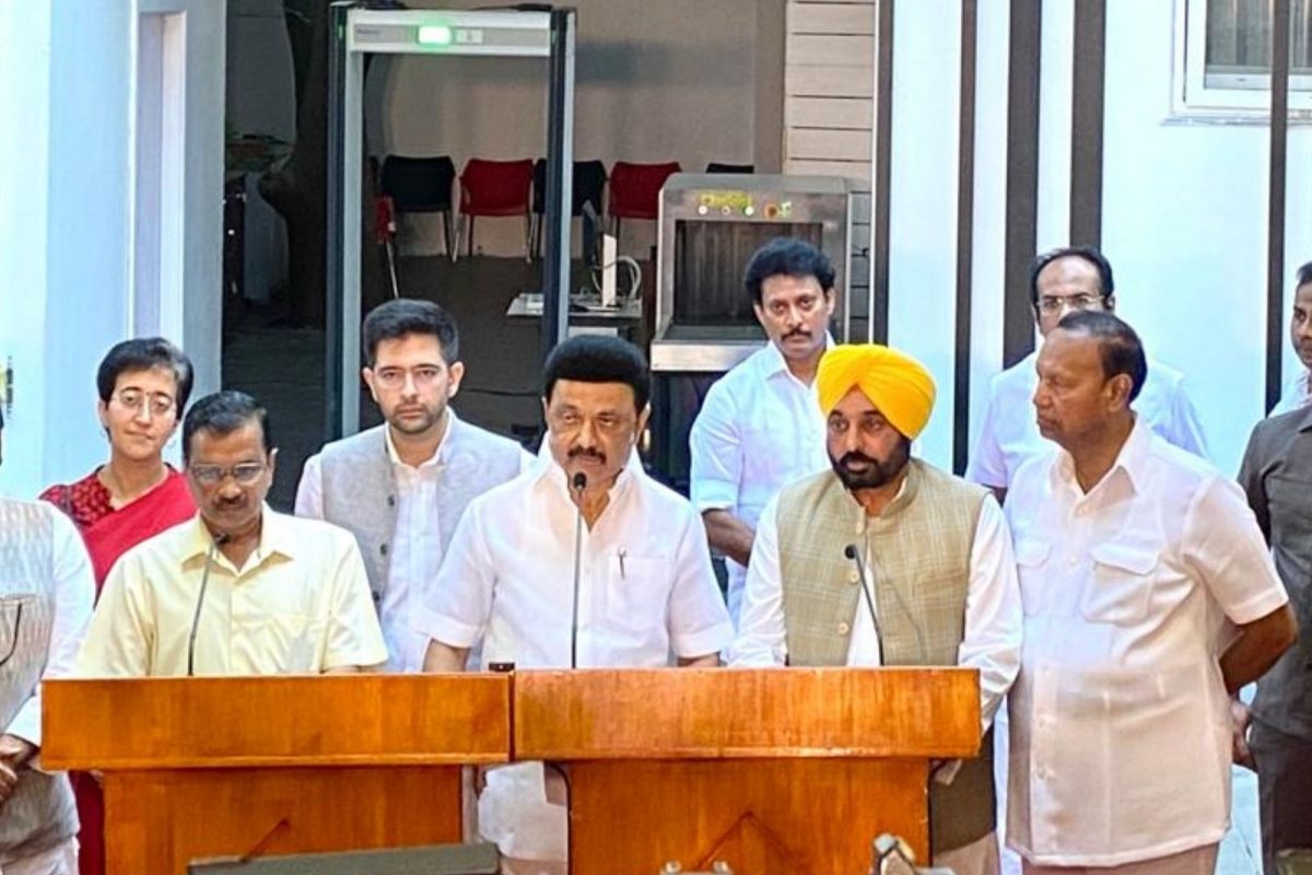 மாநில அரசின் அதிகாரத்தை பறிக்கும் அவசர சட்டத்தை திமுக எதிர்க்கிறது