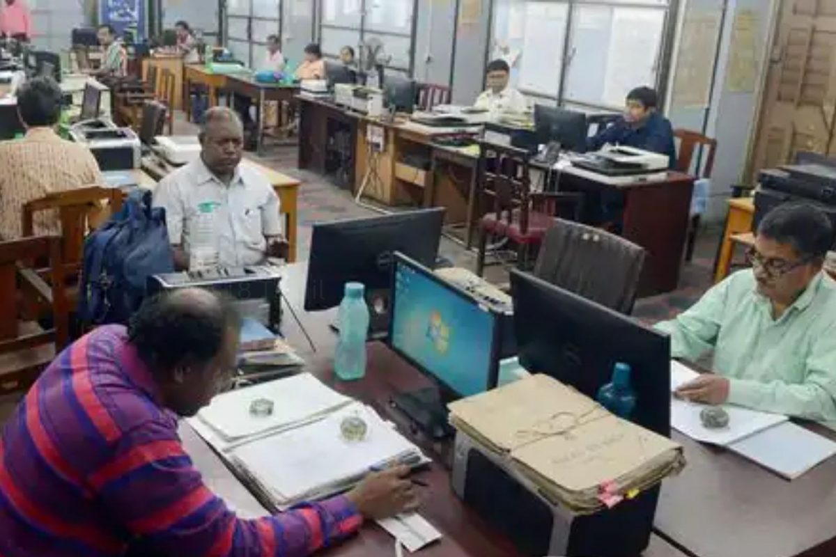 அரசு ஊழியர்களுக்கு அடிக்கும் ஜாக்பாட்… மீண்டும் அகவிலைப்படி 4% உயர்வு!