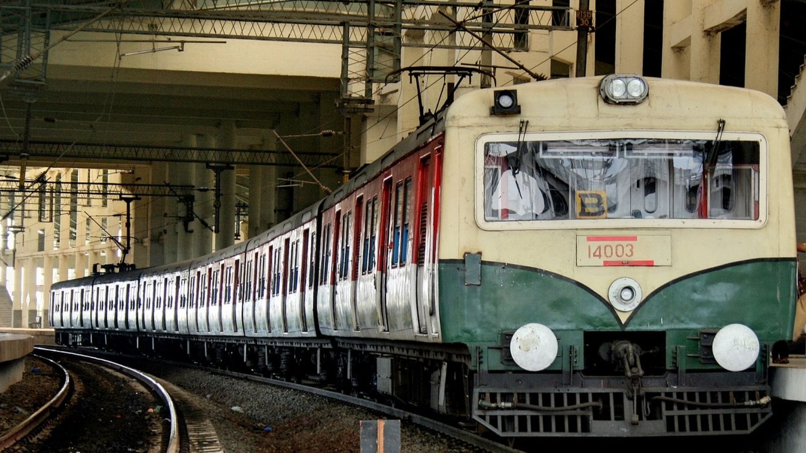 ரயில் பயணிகள் கவனத்திற்கு... சென்னை-அரக்கோணம் மின்சார ரயில் சேவையில் மாற்றம்..!