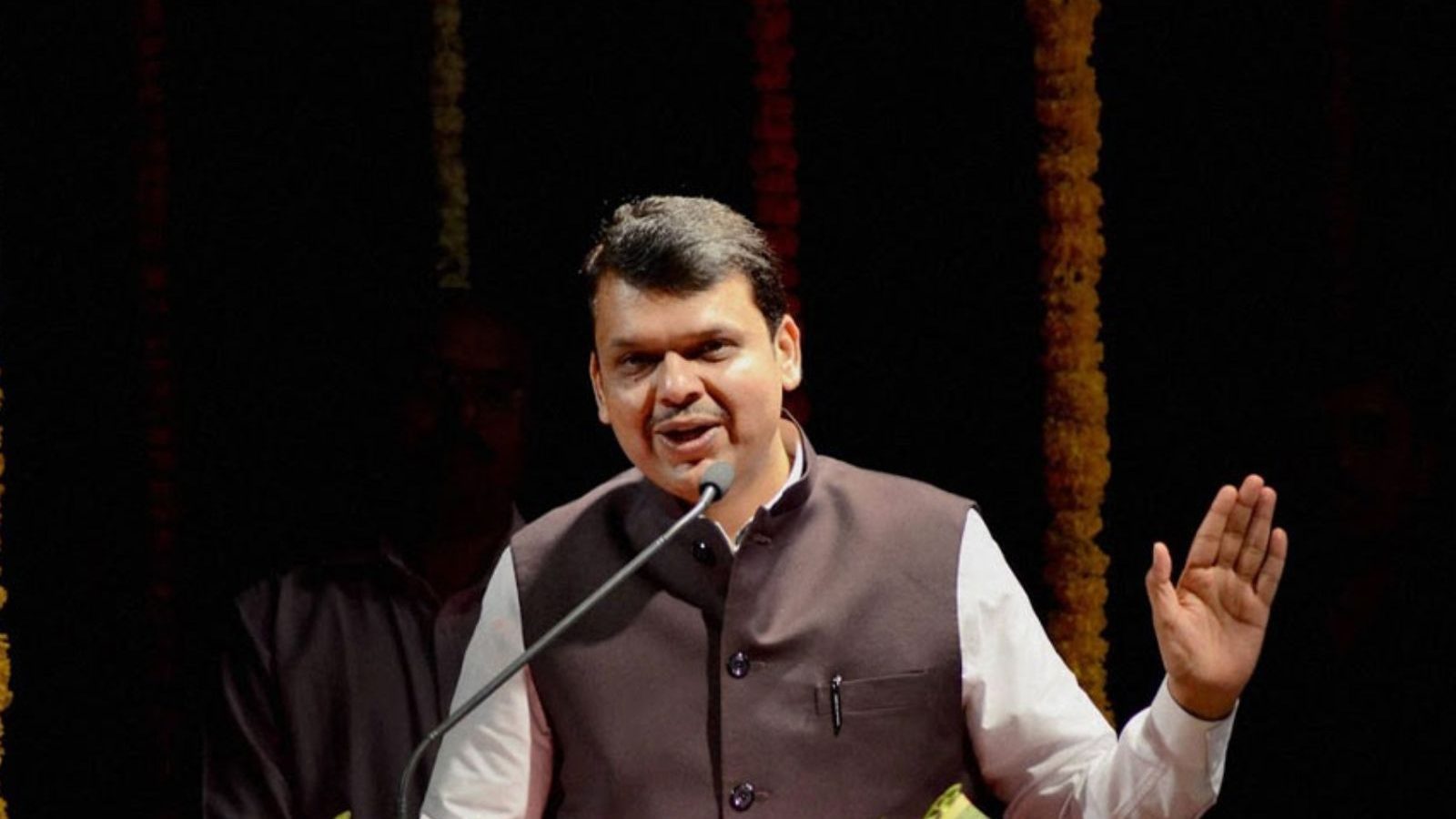 இந்திய முஸ்லிம்கள் ஔரங்கசீப்பை தலைவராக ஏற்க மாட்டார்கள்.. தேவேந்திர பட்னாவிஸ் பேச்சு