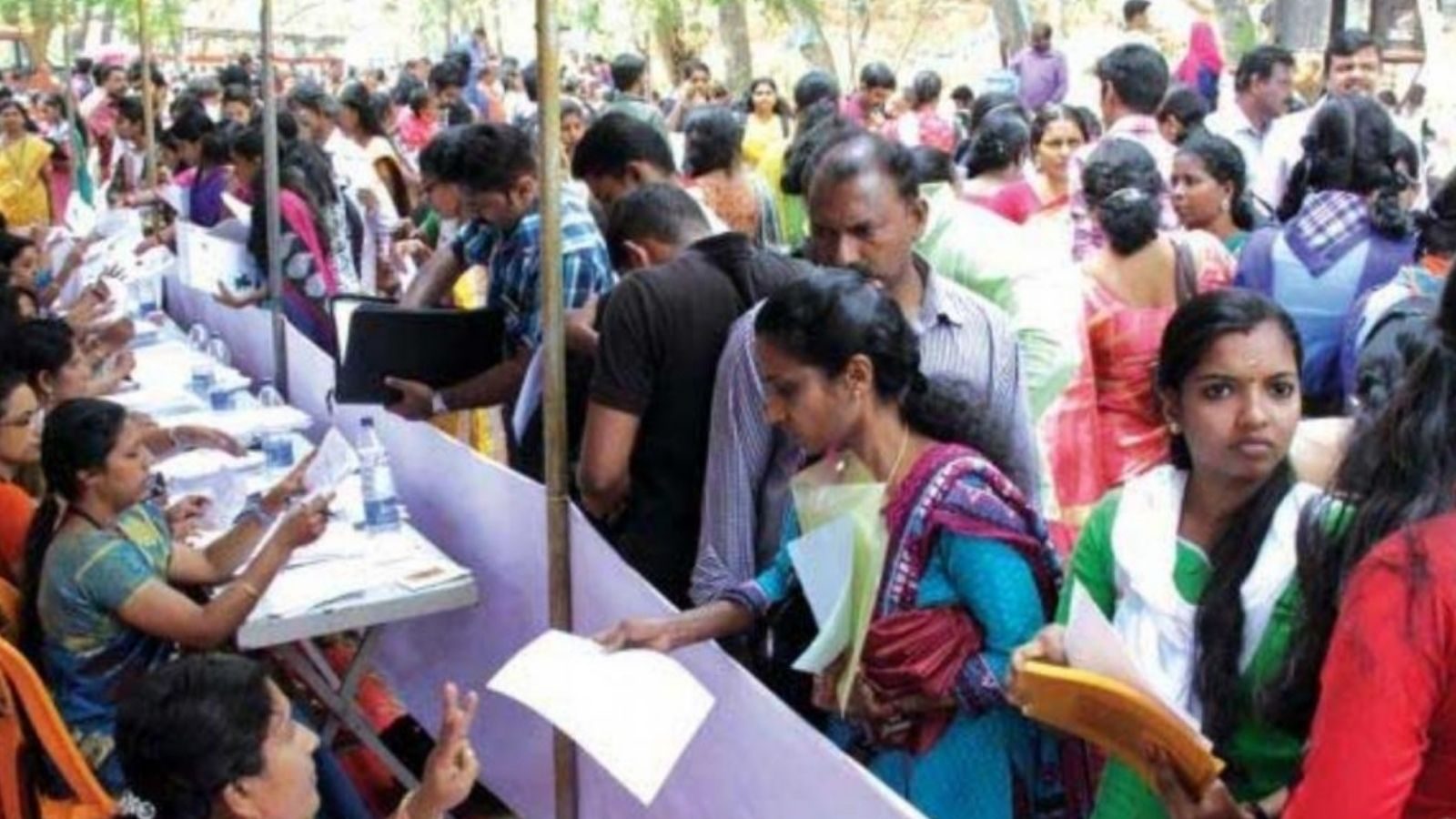 தமிழ்நாட்டில் அரசு வேலைக்காக காத்திருக்கும்  66.55 லட்சம் பேர்..!