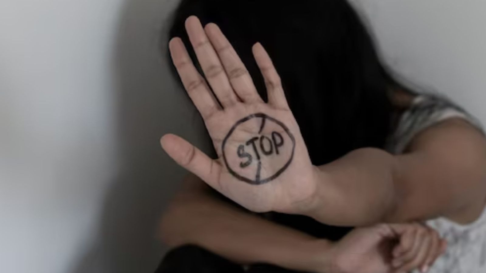 4-ம் வகுப்பு மாணவிக்கு பாலியல் தொல்லை.. பள்ளி உரிமையாளர், சகோதரர் கைது