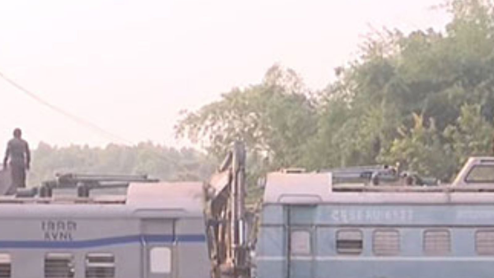 ஒடிசா ரயில் விபத்து: தண்டவாளத்தை சீரமைக்கும் பணிகள் தீவிரம்!