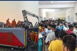 விடிய விடிய வரிசையில் நின்று ரத்தம் கொடுத்த உள்ளூர்வாசிகள்