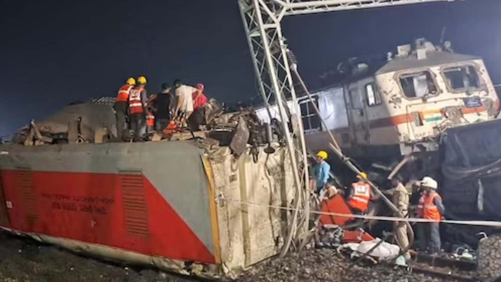 ஒடிசா கோர விபத்து.. பாலசோரில் தவிக்கும் பயணிகளை மீட்க சிறப்பு ரயில் ஏற்பாடு - ரயில்வே