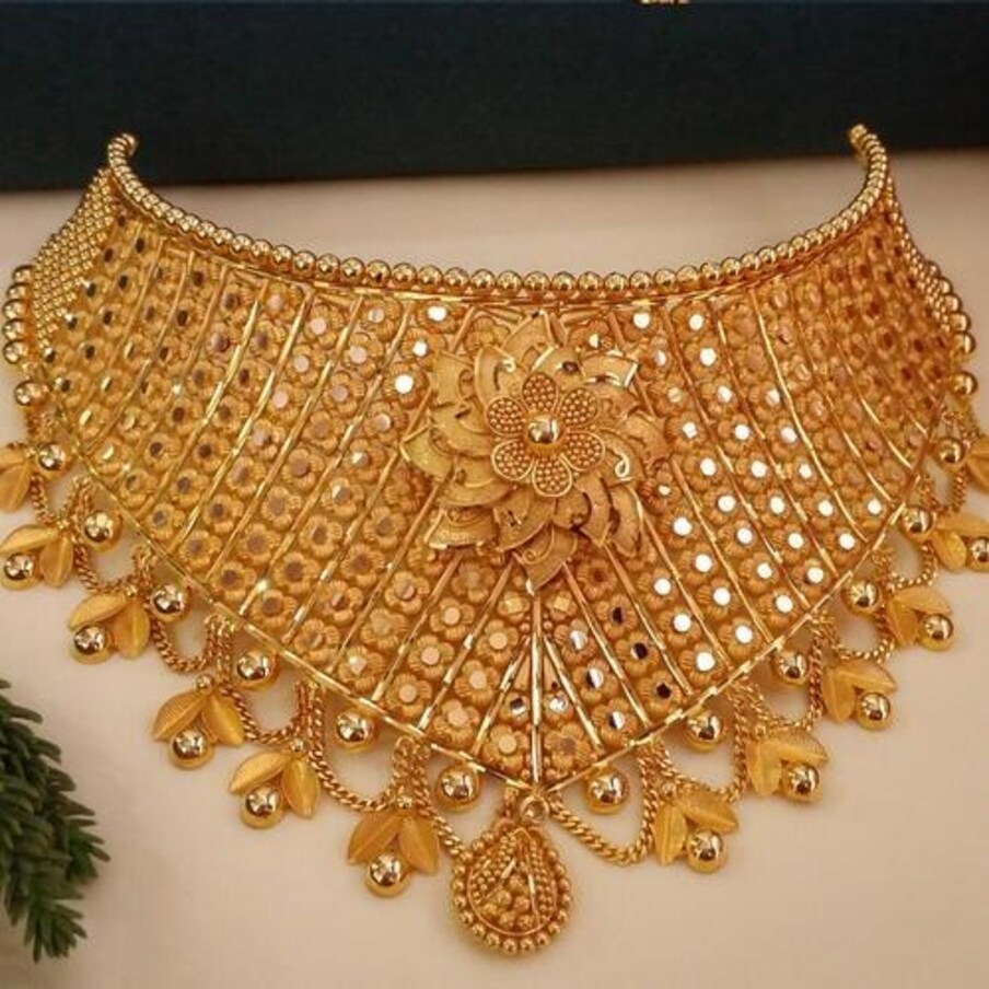  மே மாதம் தங்கம் விலை ஏற்ற இறக்கத்துடன் இருந்த நிலையில் ஜூன் மாத தொடக்கத்தில் இருந்தே கணிசமாக குறைந்து வருகிறது.