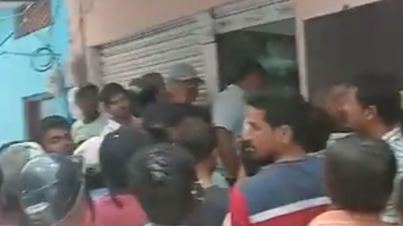 ஒரு ரூபாய் பிரியாணிக்காக குவிந்த மக்கள்.... ரூ. 500 அபராதம் விதித்த காவல்துறை