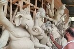 துர்கா பூஜைக்காக சிலை செய்யும் பணிகள் தீவிரம்