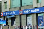 ஊழியர்களை தரக்குறைவாக பேசியதால் HDFC வங்கி அதிகாரி பணிநீக்கம்