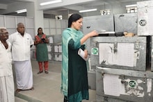 காஞ்சியில் மின்னணு வாக்குப்பதிவு இயந்திர கிடங்கினை ஆய்வு செய்த கலெக்டர்