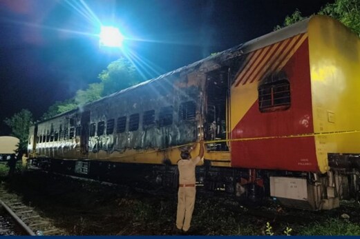 கேரளாவில் பயணிகள் ரயிலுக்கு தீ.. வடமாநில தொழிலாளி கைது