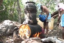 மதுரையில் கஞ்சா, கள்ளச்சாராயம் விற்கப்படுகிறதா? - புகார் தெரிவிக்க இந்த எண்களை அழைங்க..!