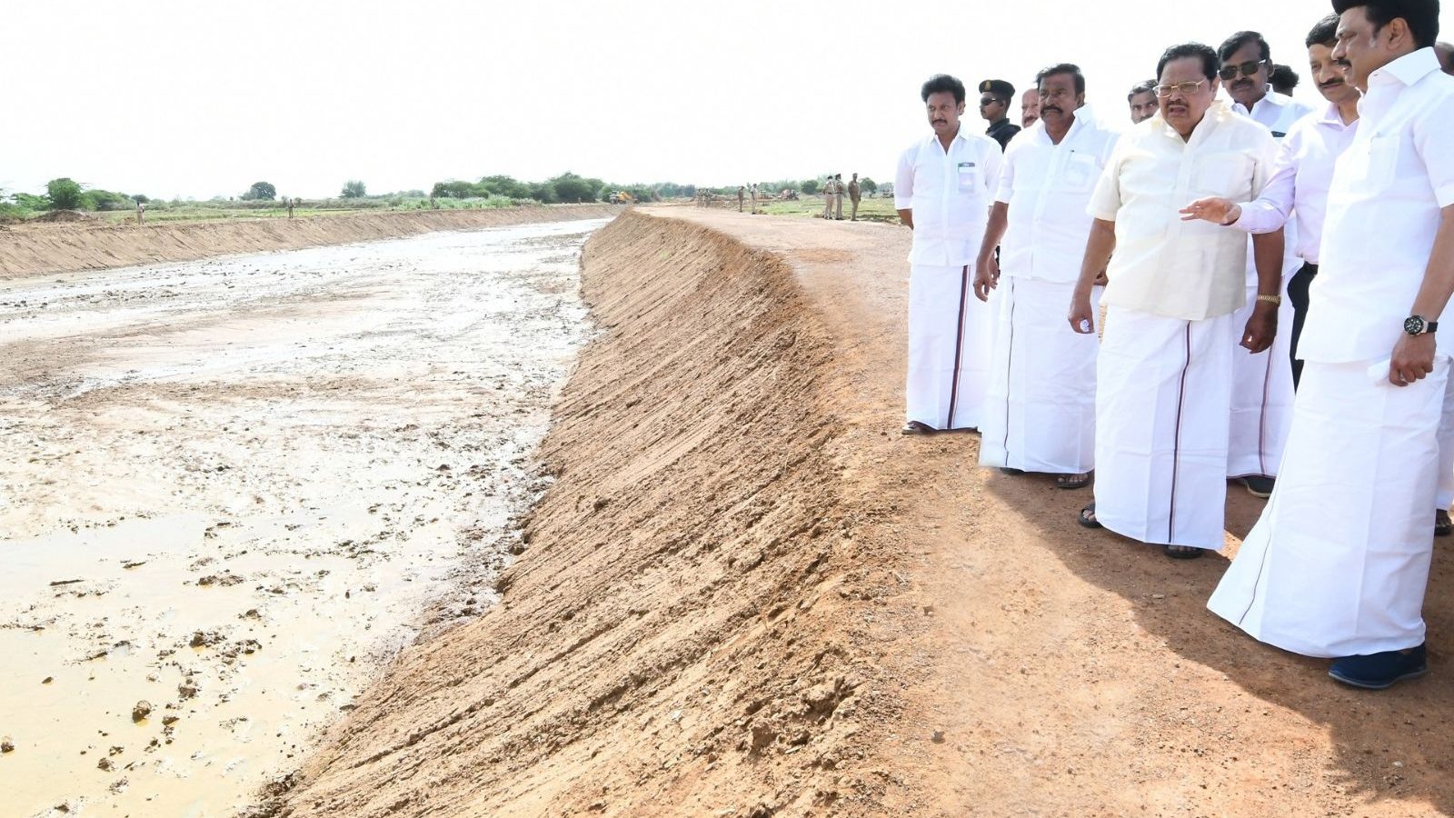 டெல்டா மாவட்டங்களில் தூர்வாரும் பணிகளை ஆய்வு செய்யும் முதல்வர் மு.க.ஸ்டாலின்