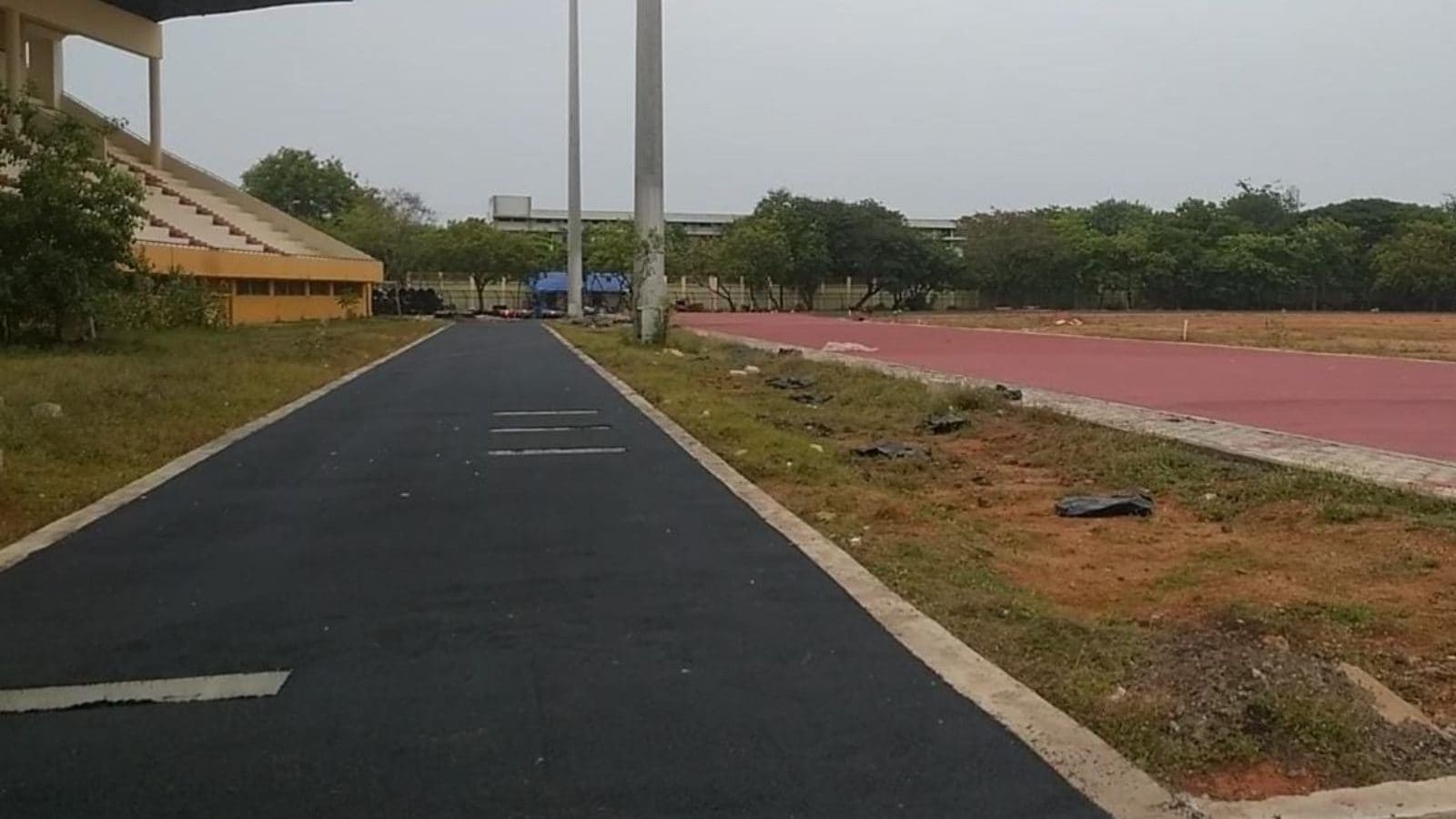 புதுவை இந்திராகாந்தி விளையாட்டு மைதானத்தில் ஓடுதளம் அமைக்கும் பணி தீவிரம்..