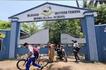 விடுமுறை உத்தரவை மீறி திறக்கப்பட்ட பள்ளிக்கு நோட்டீஸ்