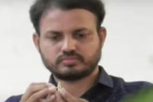 Local18: சாக்பீஸ் கட்டிகளில் கலைநயங்களை வடிவமைத்து அசத்தும் ஆசிரியர்!