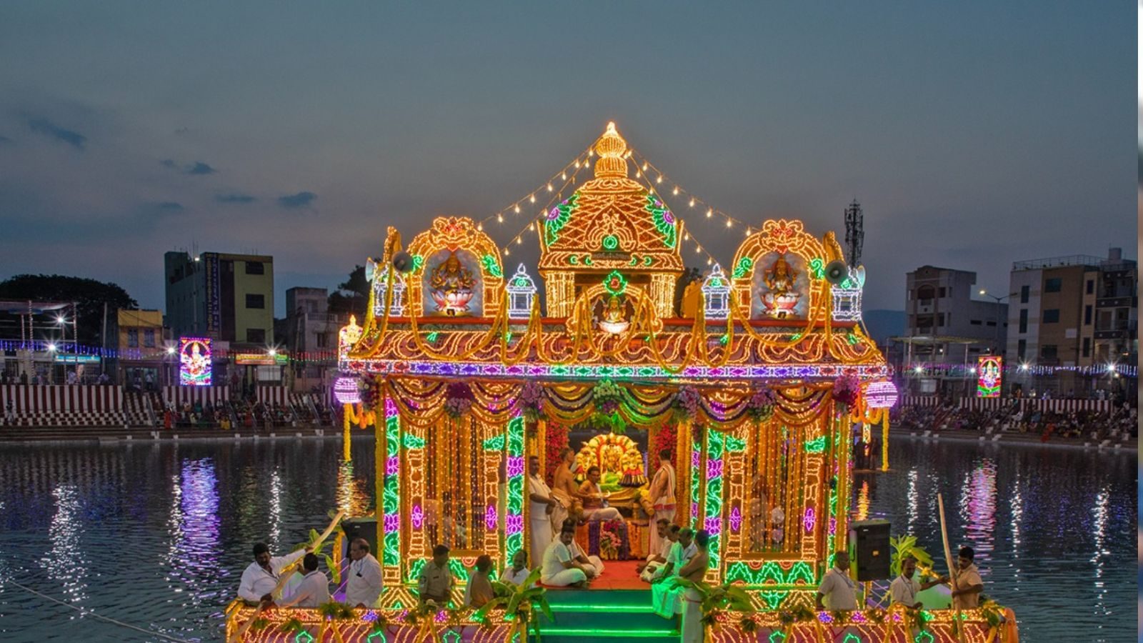 திருப்பதி திருச்சானூர் பத்மாவதி தாயார் கோவில் தெப்போற்சவம்... பக்தர்கள் பரவசம்...