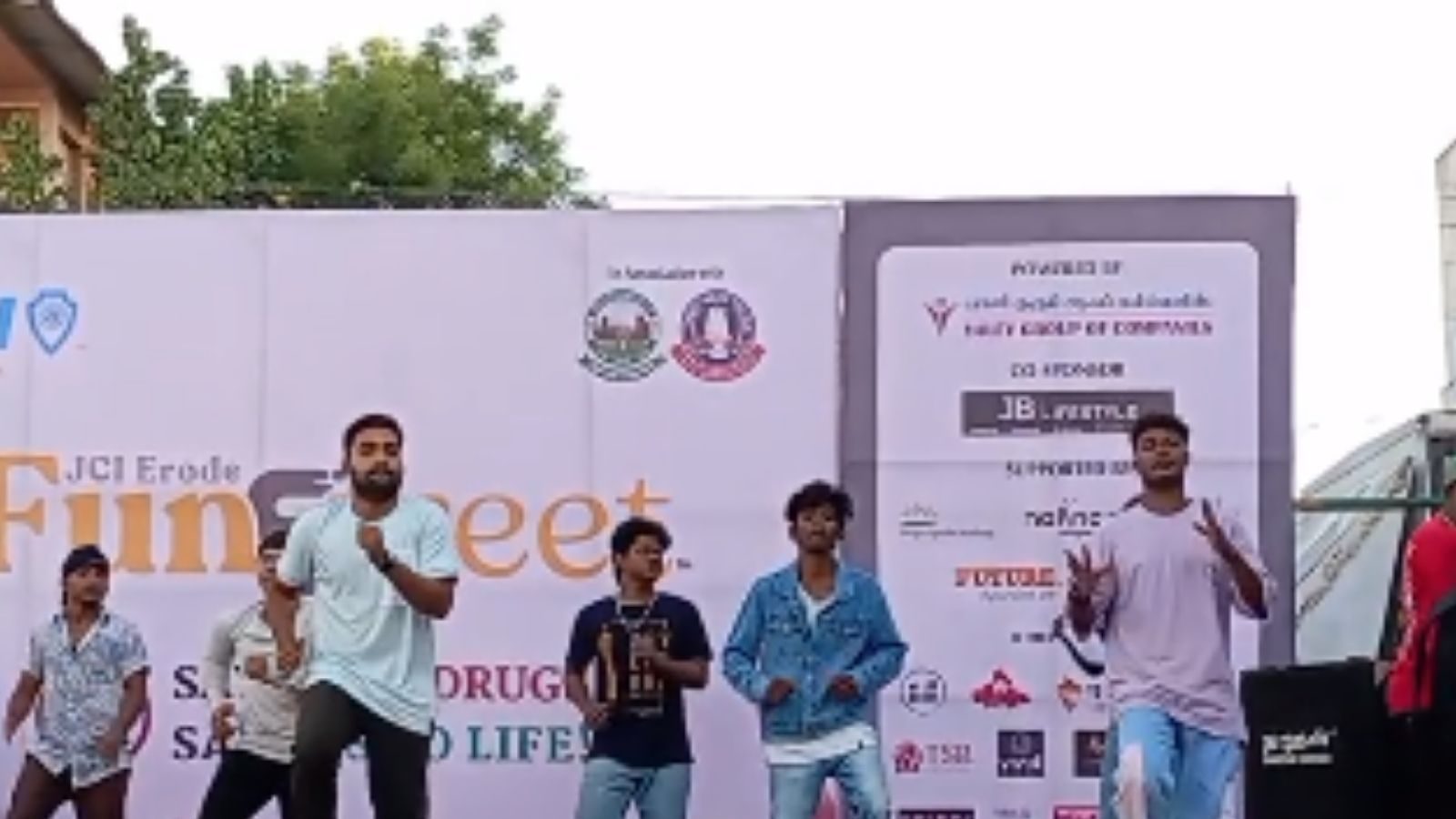 ஈரோட்டில் முதல்முறையாக ஹேப்பி ஸ்ட்ரீட் நிகழ்ச்சி... குஷியில் மக்கள்!