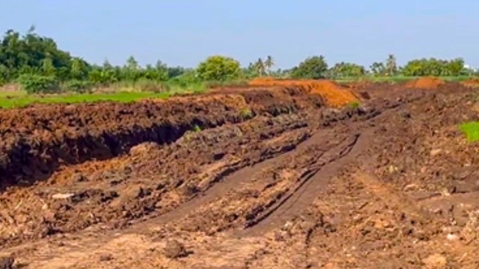 என்எல்சி-க்கு கால்வாய் அமைக்கும் பணி தற்காலிகமாக நிறுத்தம்