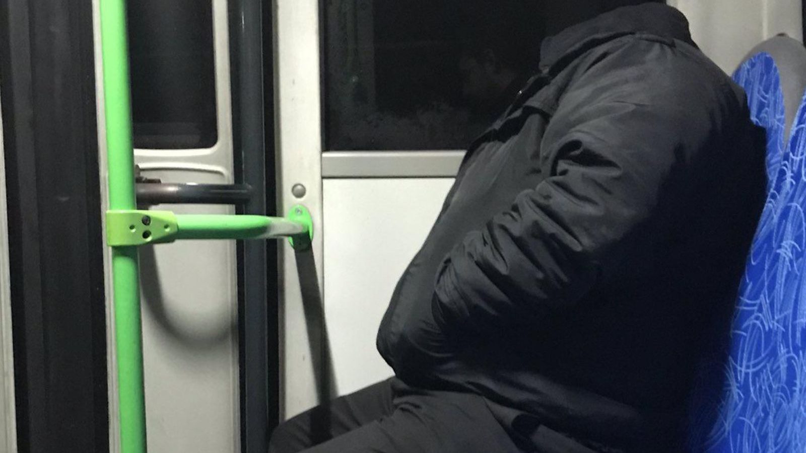 இருக்கு ஆனா இல்ல... இணையத்தில் வைரலாகும் தலையில்லாத மனிதனின் புகைப்படம்...