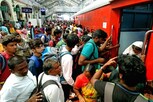 தீபாவளி முன்பதிவு .. 8 நிமிடங்களில் விற்றுத்தீர்ந்த டிக்கெட்டுகள்..