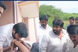 விஜய் சேதுபதியை பார்க்க சூரி வீட்டில் குவிந்த ரசிகர்கள்..!