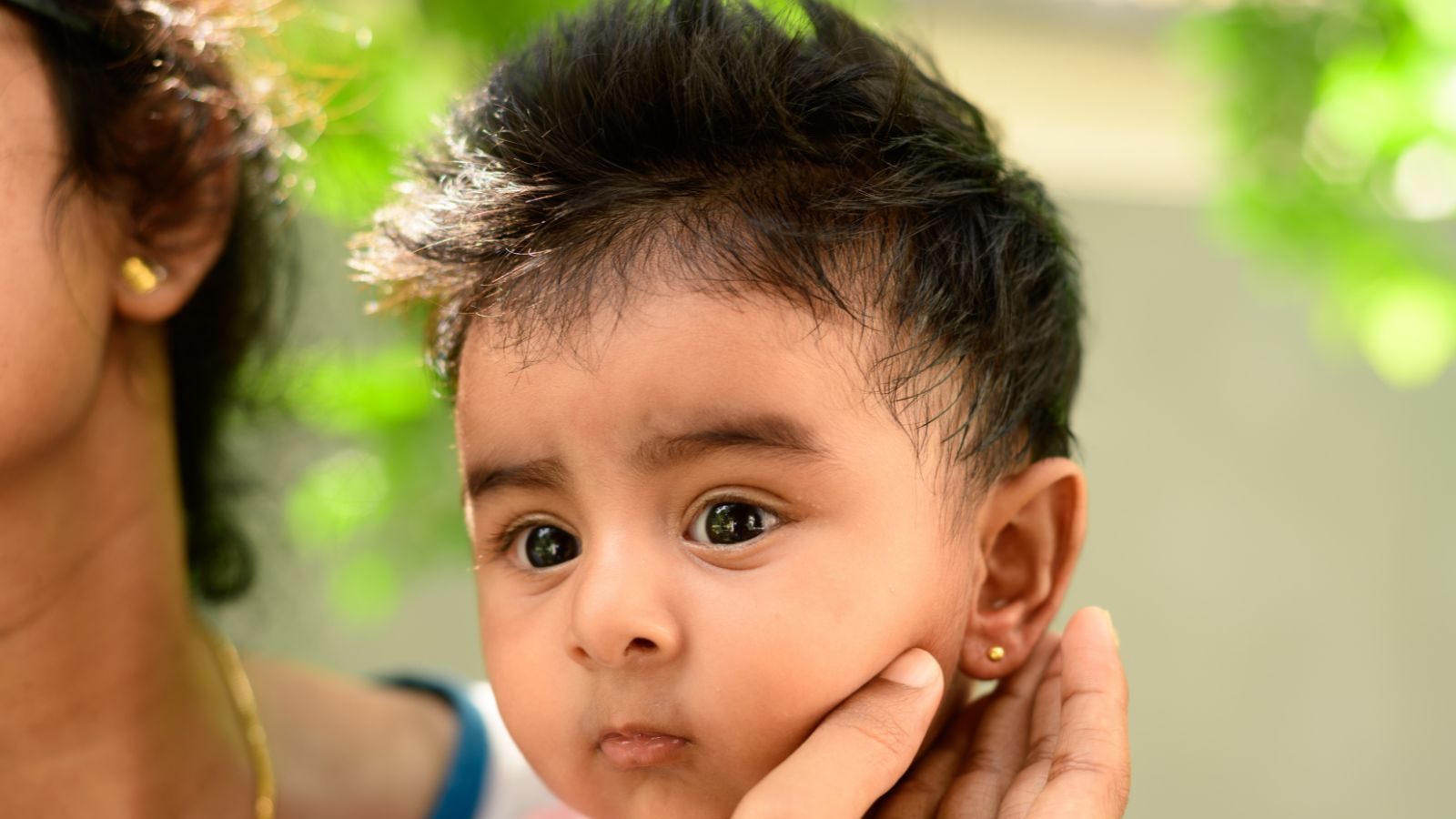 குழந்தையிலேயே ஏன் காது குத்துகிறார்கள் தெரியுமா..? இதுதான் காரணம்..!