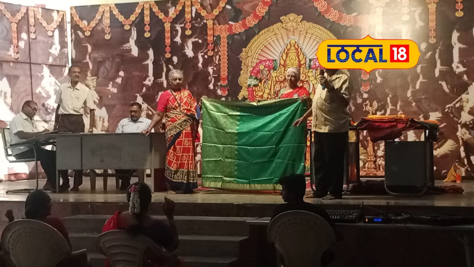 ஆடி மாத ஸ்பெஷல்..! கோவையில் பிரசித்தி பெற்ற அம்மன் கோயிலில் சேலைகள் ஏலம்..!