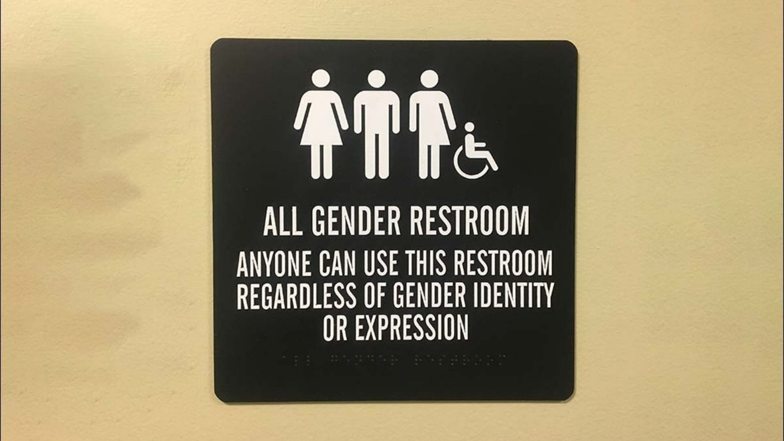 பயிற்சி மற்றும் உணர்திறன் திட்டங்கள்: இன்குழுசிவ் இடங்களை உருவாக்குவதற்கான அறிவைக் கொண்ட கழிவறை உதவியாளர்களை சித்தப்படுத்துதல்.!