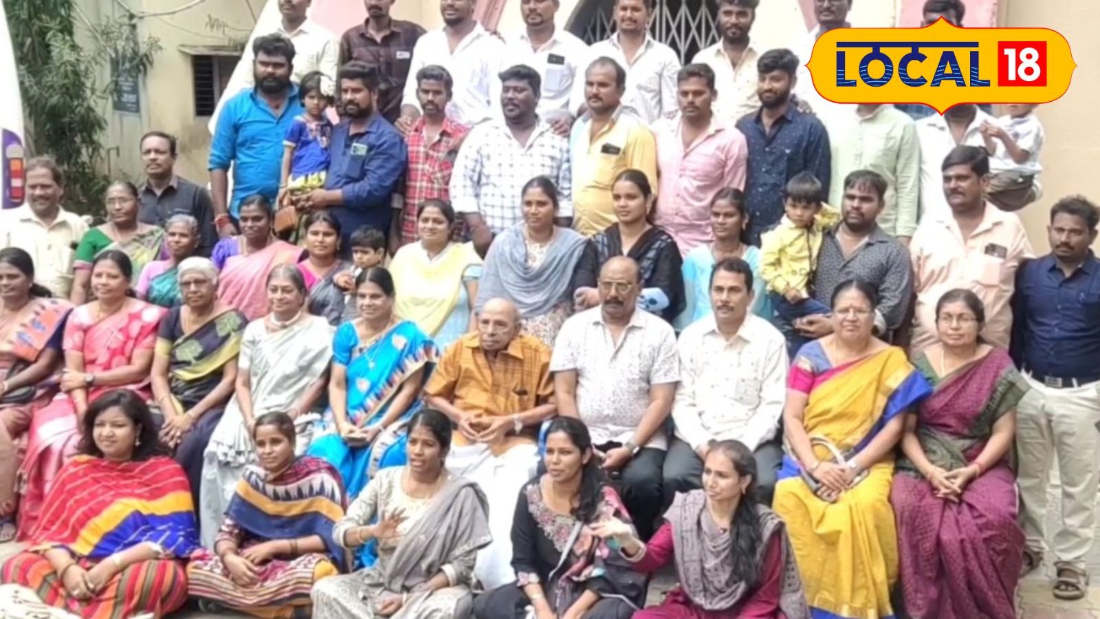 நாமக்கலில் 18 வருடங்களுக்கு பிறகு சந்தித்த முன்னாள் பள்ளி மாணவர்கள்... ஆரத்தழுவி நெகிழ்ச்சி