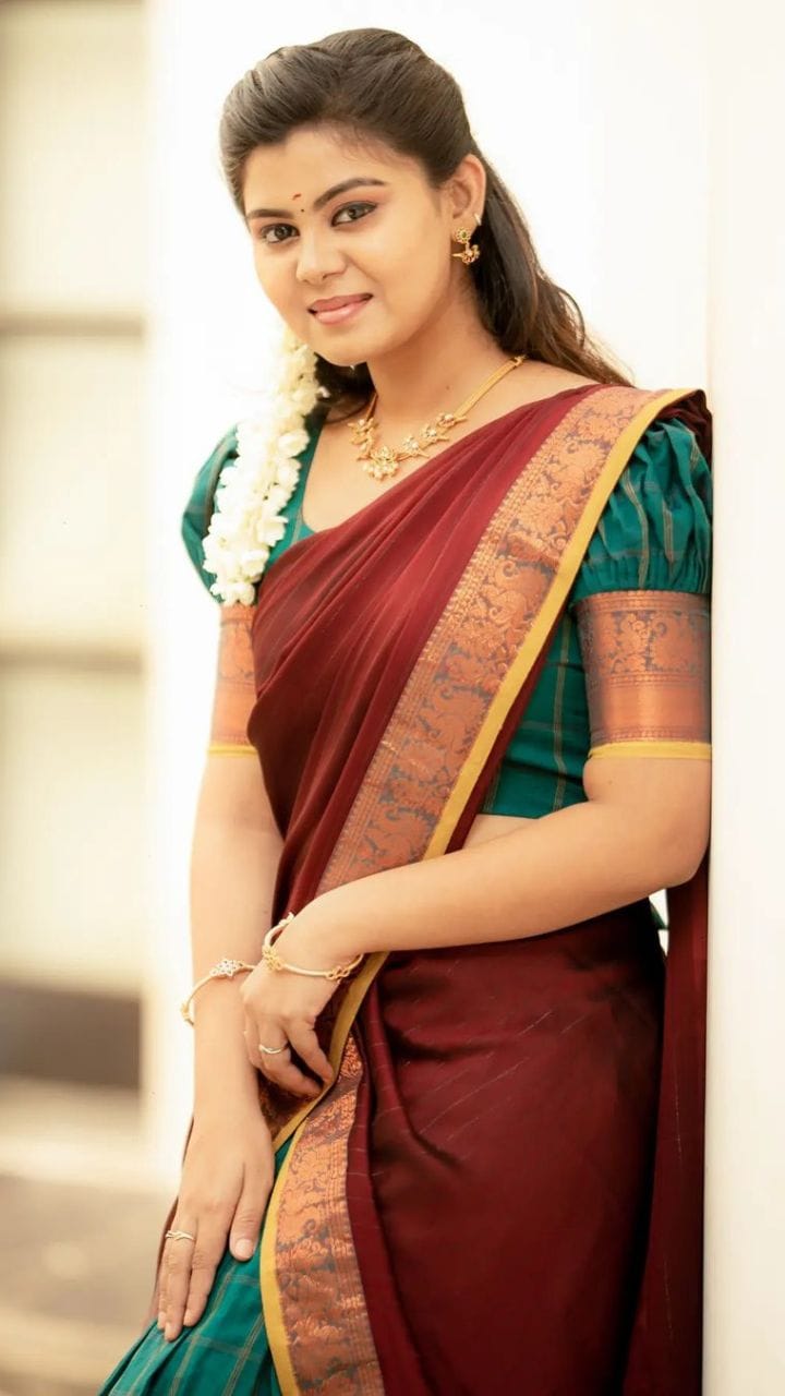 பட வாய்ப்புக்காக அட்ஜஸ்ட்மென்ட் செய்ய சொன்னார்.. இயக்குநர் மீது பகீர்  புகார் சொன்ன சீரியல் நடிகை! | பொழுதுபோக்கு போட்டோகேலரி - News18 தமிழ்