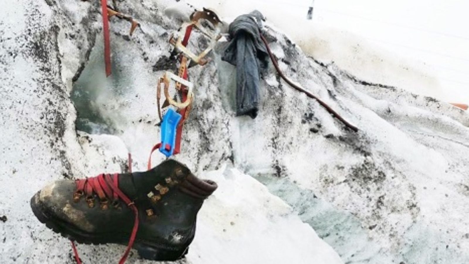 37 ஆண்டுகளாகியும் அழுகாத மனித சடலம் ... அதிர்ச்சியில் உறைந்த மலை ஏறும் வீரர்கள்... யார் அவர்?