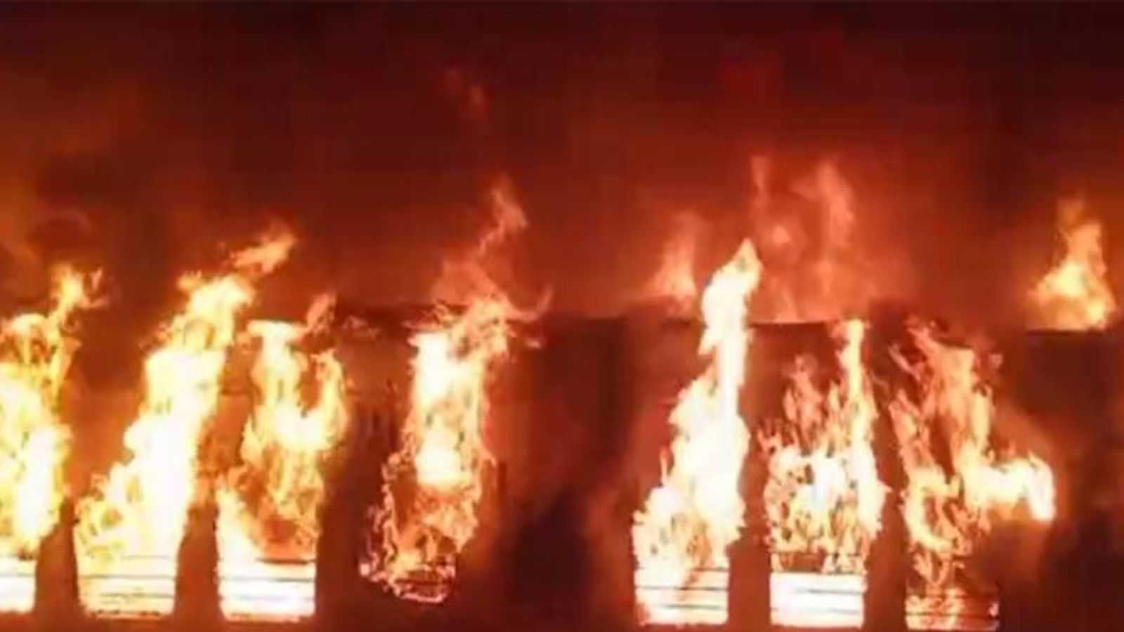 வடமாநில சுற்றுலா பயணிகள் ராமேஸ்வரம் வந்தபோது நேர்ந்த துயரம்... தீயில் கருகி 10 பேர் பலி