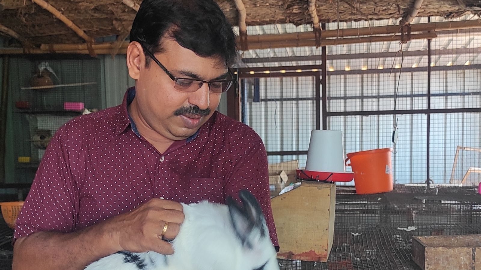 மொட்டை மாடியில் பண்ணை.. நல்ல லாபம் ஈட்டும் திருச்சி இளைஞர்!