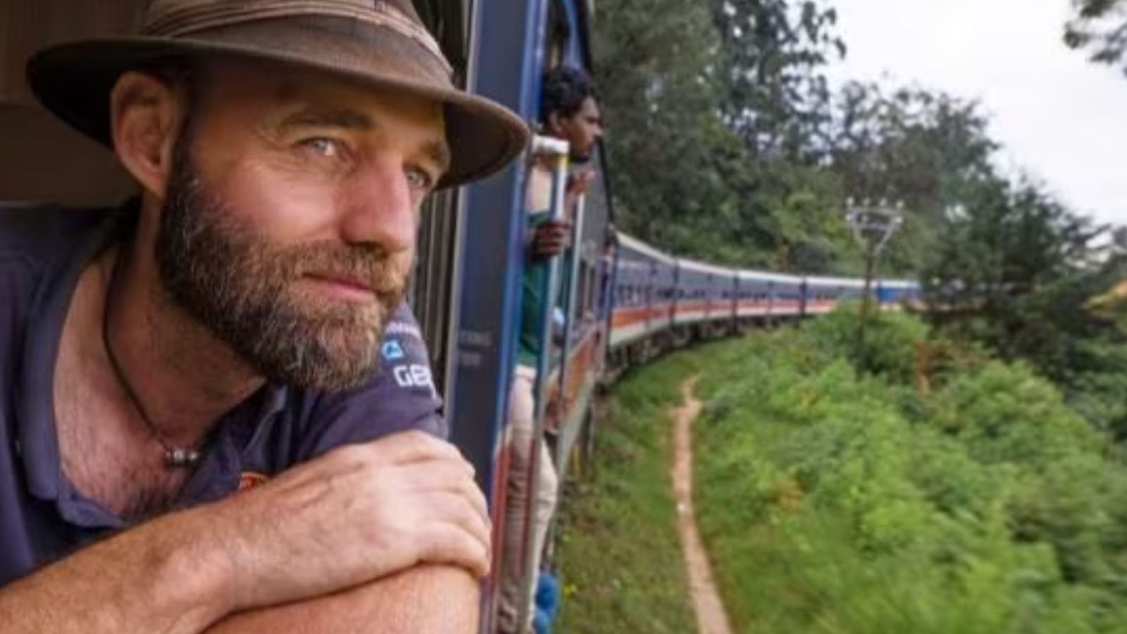 விமானத்தில் பயணிக்காமலே 203 நாடுகளை சுற்றி வந்த நபர்... சாகச மனிதனின் சுவாரஸ்ய கதை...