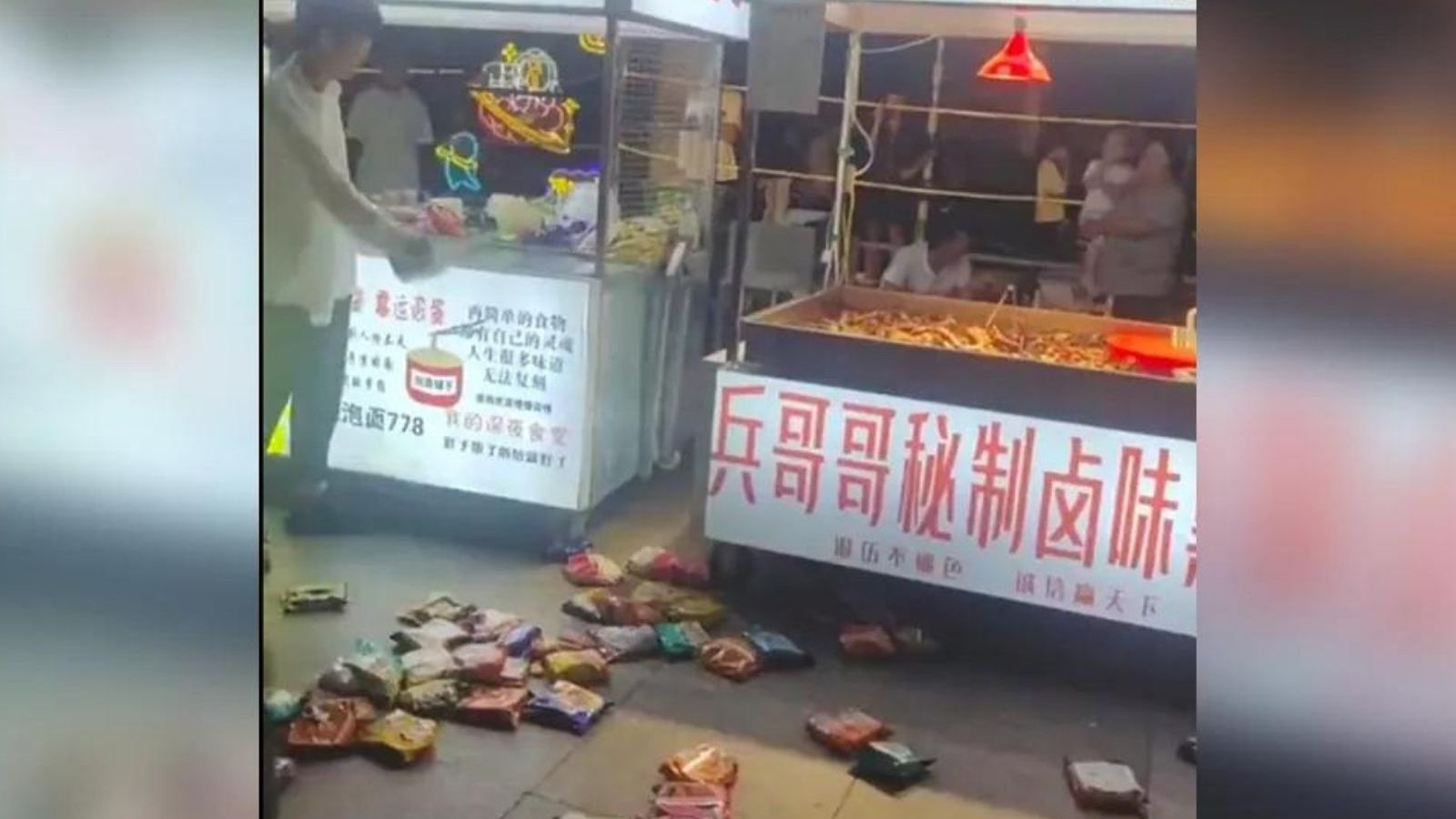 ‘நூடுல்ஸ் வாங்க பணம் இல்லாவிட்டால் இடத்தை காலி பண்ணு…’ – உணவகத்தில் அவமதிக்கப்பட்டவரின் பதிலடி வைரல்…