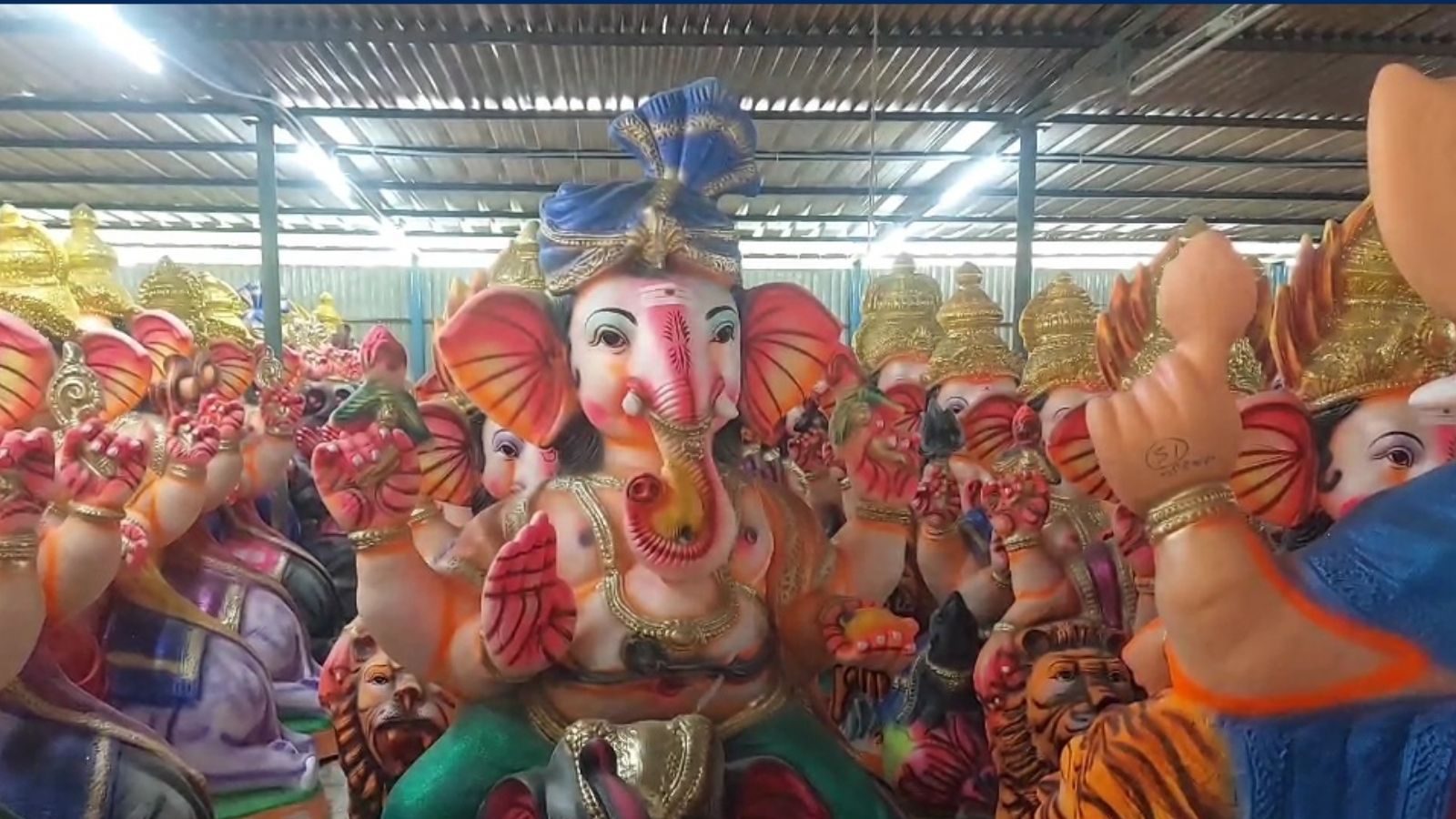 விதவிதமான வண்ணங்களில் ஜொலிக்கும் விநாயகர் சிலைகள்.. புதுச்சேரியில் விற்பனை சூடு பிடித்தது