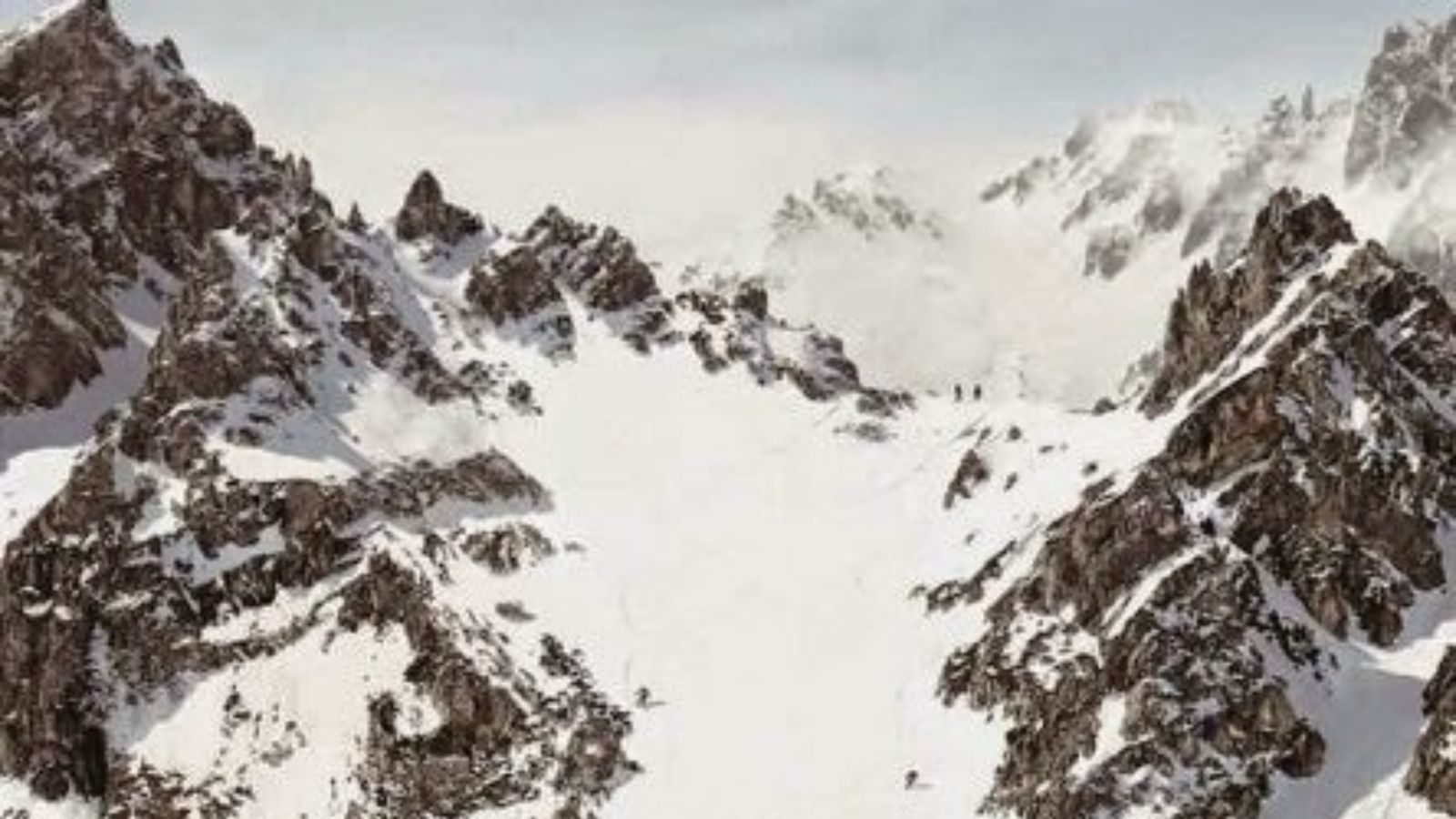 பனிமலையில் ஒளிந்துள்ள முகத்தை 6 நொடிகளில் கண்டுபிடிக்கும் திறமை உங்களுக்கு இருக்கா?