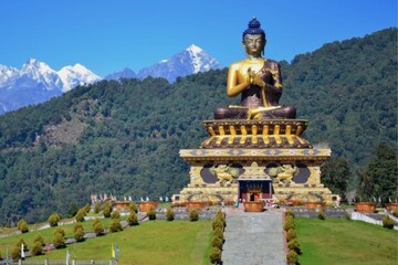     Berbagai agama hidup di India.  Beberapa agama penting telah muncul di negara ini di mana agama kita didasarkan pada persetujuan.  Agama Buddha dan Jainisme berasal dari India dan menyebar ke wilayah lain.  Secara khusus, agama Buddha telah menjadi populer di seluruh negara Asia Selatan mulai dari India hingga Nepal, Vietnam, Myanmar, Tiongkok, india, dan Korea.