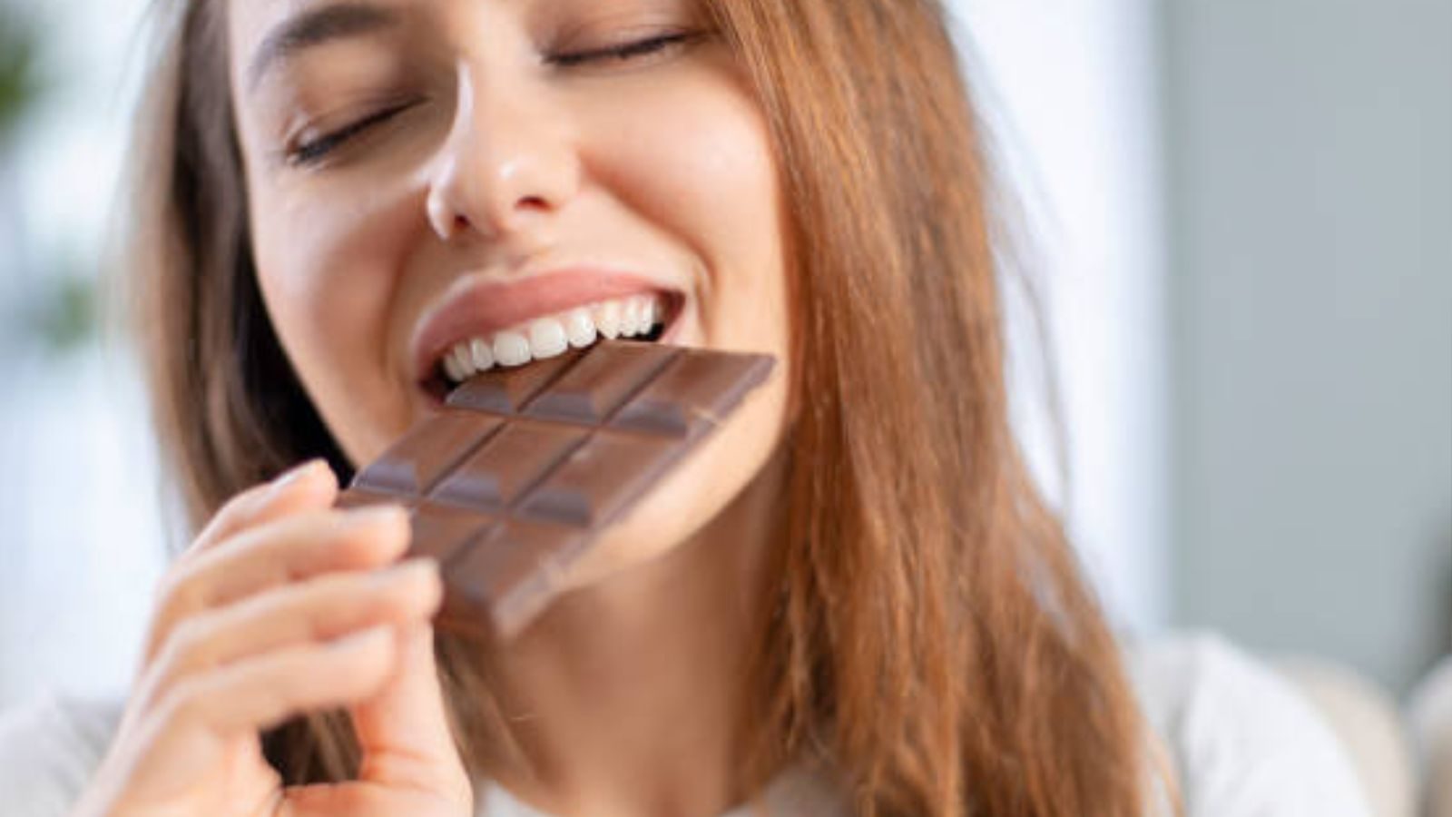 உங்களுக்கு அடிக்கடி சாக்லேட் சாப்பிட தோனுதா...? உடனே இந்த பிரச்சனை இருக்கானு செக் பண்ணுங்க..!