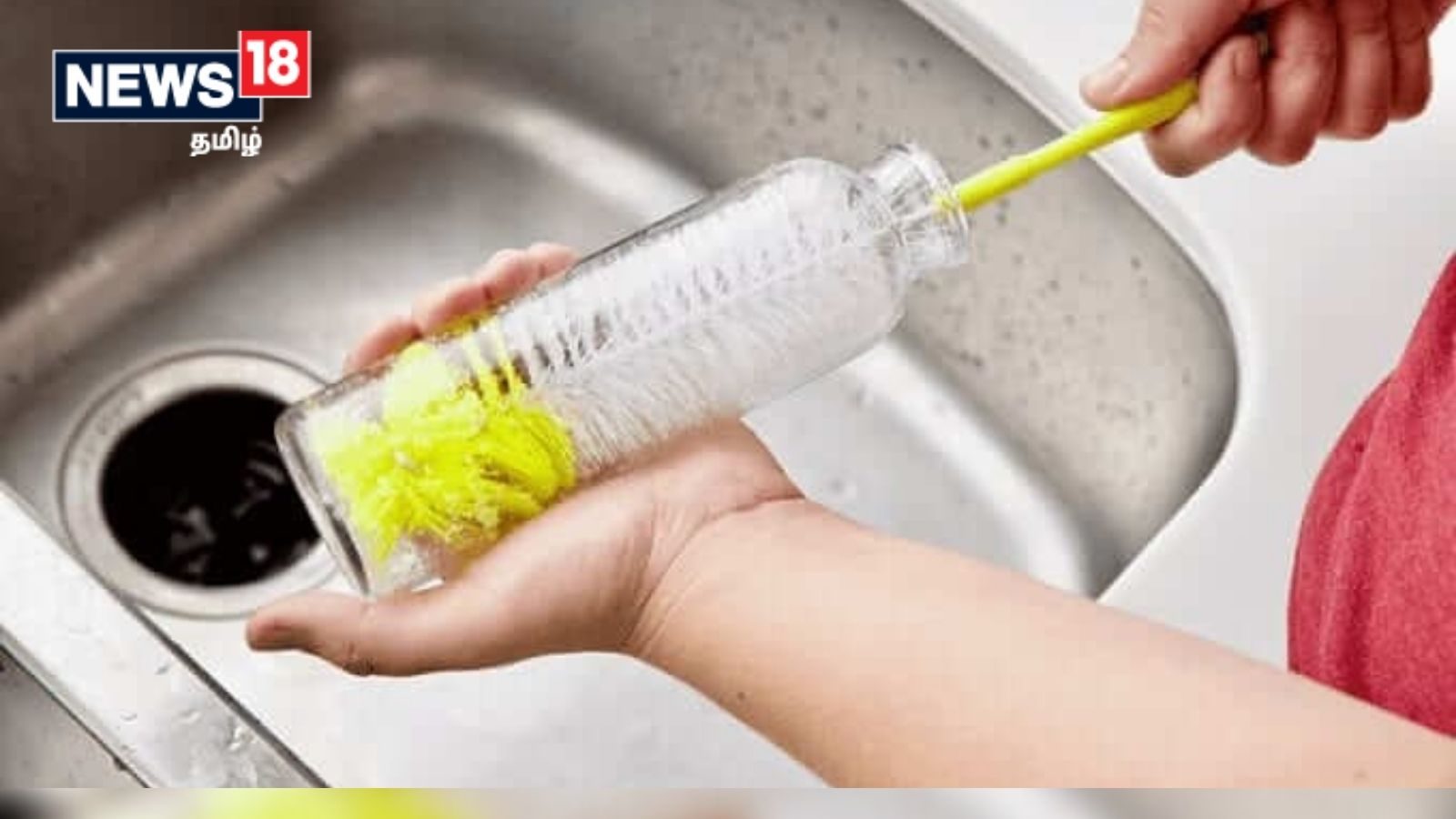 வாட்டர் பாட்டிலின் உள்பக்கத்தை சுத்தம் செய்ய ஈசி டிப்ஸ்... இதை ஃபாலோ பண்ணி பாருங்க..!