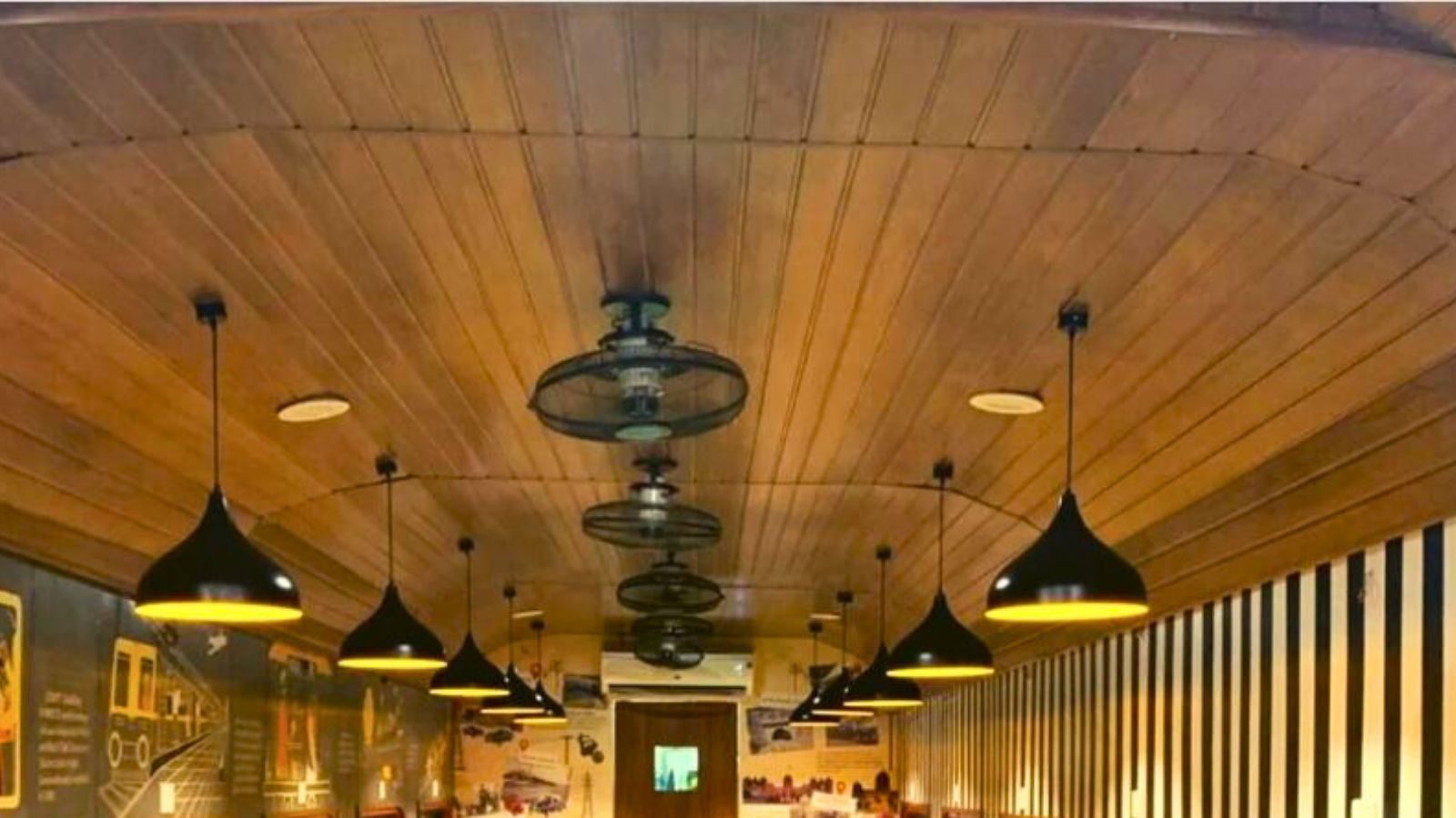 ஸ்டார் ஓட்டல்களை மிஞ்சும் பழைய ரயில் பெட்டிகள்.. அடடே போட வைக்கும் உணவக ஐடியா!