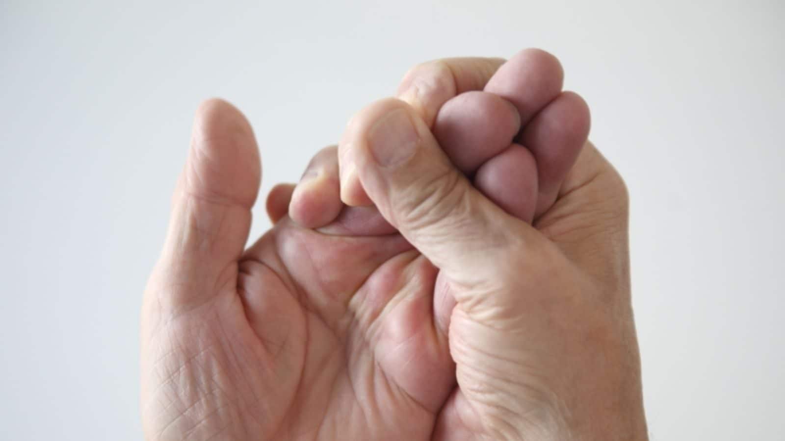 விரல் நுனிகளை சுற்றி ஊசி குத்துவது போல் வலிக்கிறதா..? இந்த பிரச்சனையாக இருக்கலாம்.. இந்த உணவுகள் பலன் தரும்..!