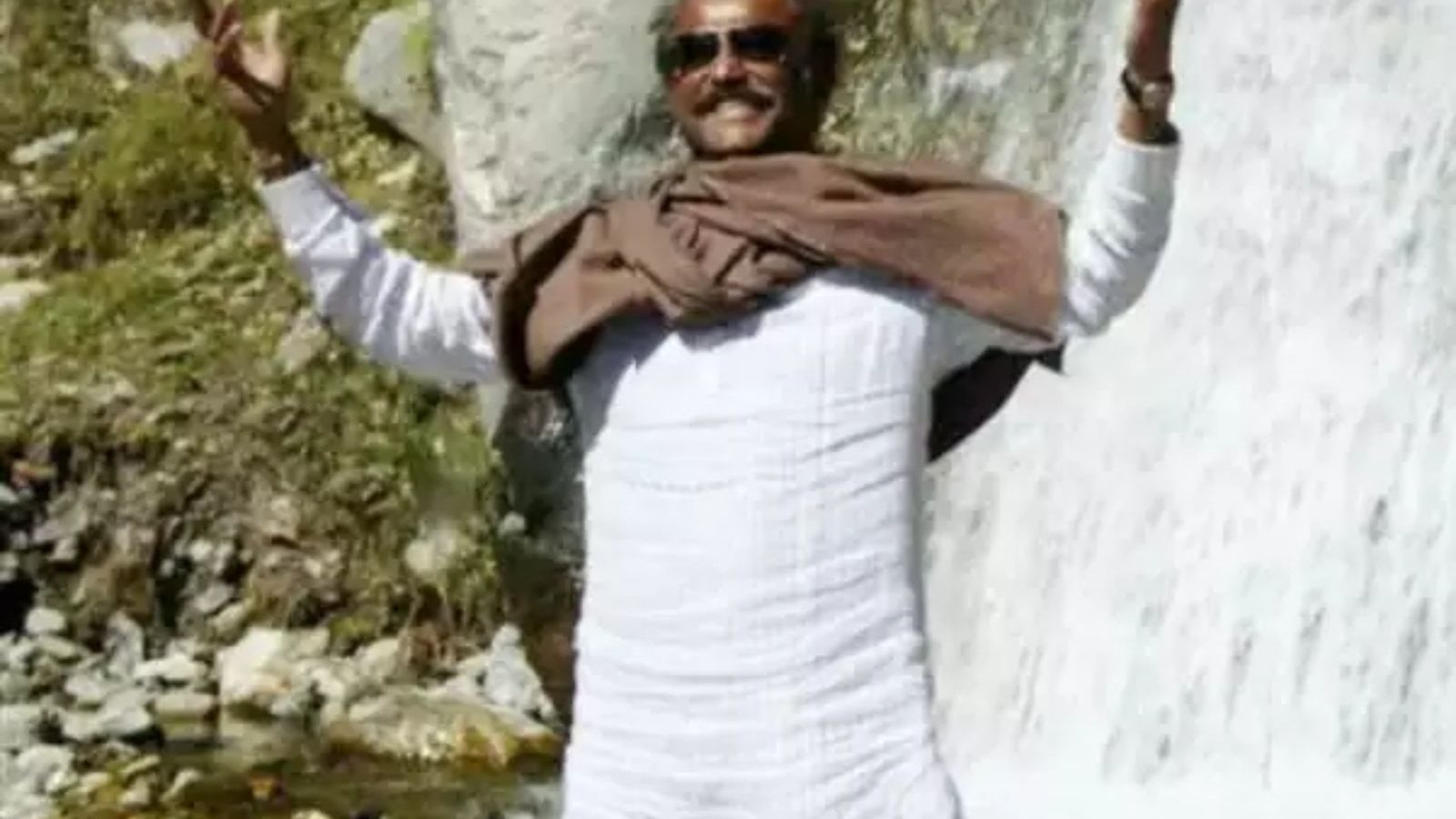 ஆன்மீக பயணத்தின் தொடர்ச்சியாக இன்று அயோத்தி செல்கிறார் ரஜினி!