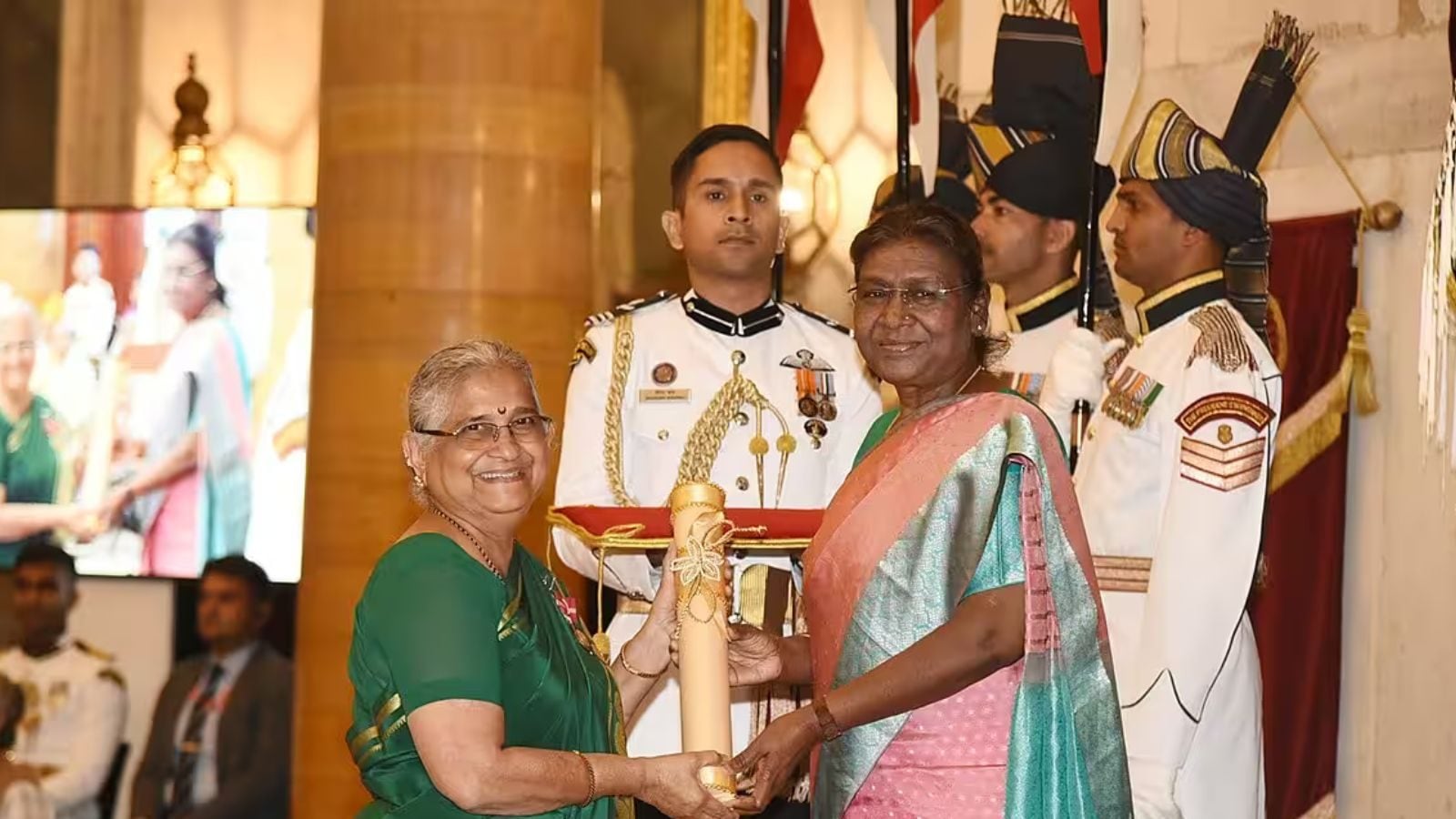 கணவருக்கு ரூ.10,000 கடனாக கொடுத்த மனைவி..பத்மபூஷன் விருது பெற்ற  சுதா மூர்த்தி பற்றி தெரியுமா?