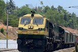 ஓடும் ரயிலில் பெண் வக்கீலுக்கு பாலியல் தொல்லை கொடுத்த பேராசிரியர்..