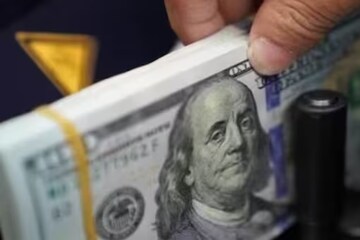     Mari kita mulai dengan sebuah cerita kecil.  Adakah yang tahu cerita mantan Presiden AS Donald Trump yang menolak membayar gajinya sebesar $400.000 pada tahun 2016?  Sebaliknya dia memutuskan untuk menerima gaji satu dolar saja.  Kami harap Anda dapat memahami bahwa gaji para pemimpin dunia telah meningkat secara signifikan.  Selain gaji, mereka juga diberikan tunjangan dan fasilitas lanjutan lainnya.  Informasi menarik telah dipublikasikan tentang gaji para pemimpin politik di dunia.  Mari kita lihat daftar pemimpin dunia dengan bayaran tertinggi yang dilansir World Population Review.  Sekarang beberapa orang percaya bahwa Presiden AS Joe Biden adalah orang dengan bayaran tertinggi.  Namun kenyataannya dirangkum di bawah ini.