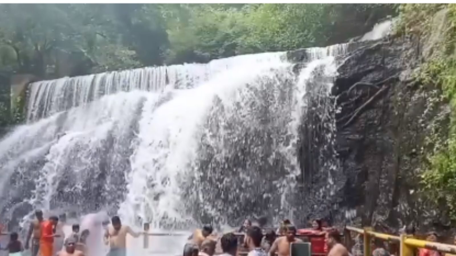 சுருளி அருவியில் சாரல் திருவிழா.. மக்களே ரெடியா..!