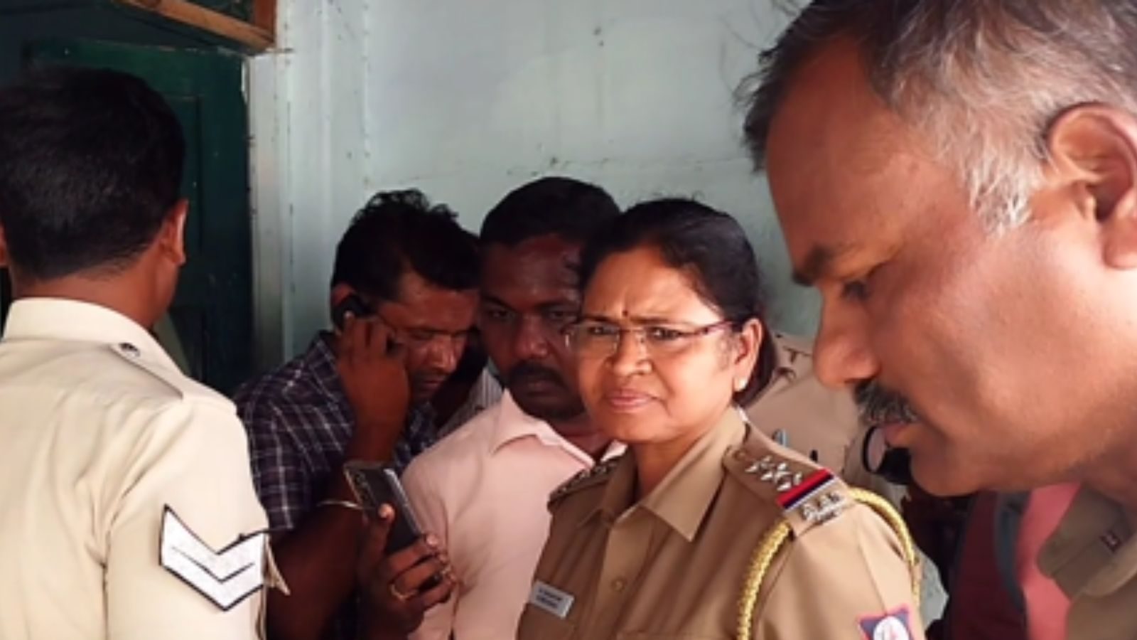 மனைவியின் தலையில் கல்லைப்போட்டு கொன்ற கணவன்... ஈரோட்டில் பயங்கரம்